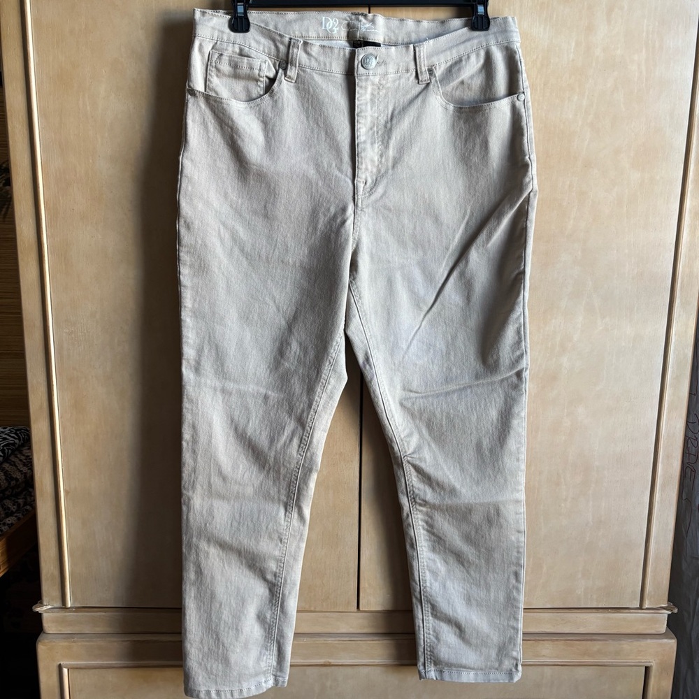 Pre-Worn DG2 Virtual Stretch Jeans Size Beige 16W Regular Inseam